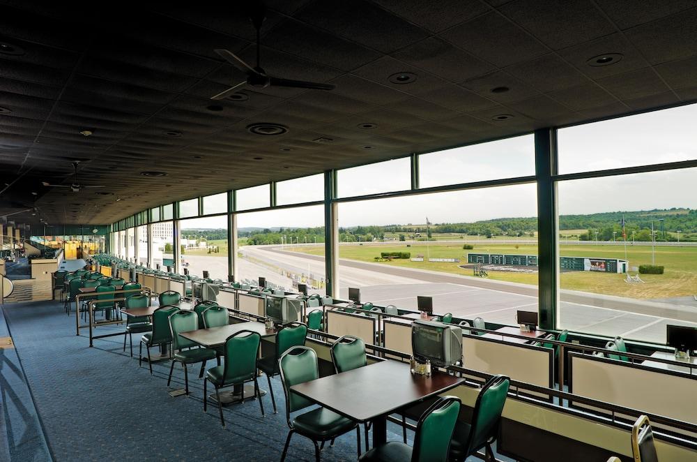 Vernon Downs Casino And Hotel Екстериор снимка